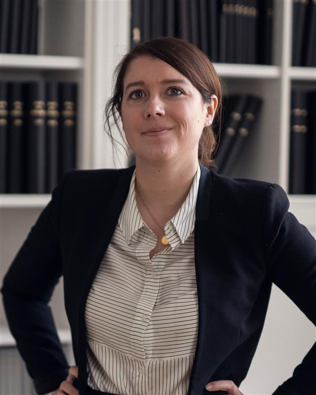 Portrait und Beitragsbild von Mag.a Katharina Regitnig