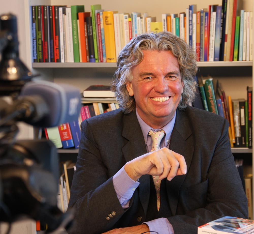 Portrait und Beitragsbild von Dr. Uwe Dolata M. A.