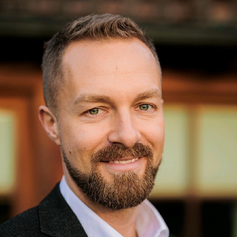 Portrait und Beitragsbild von Ing. Bjoern Maier, MSc.